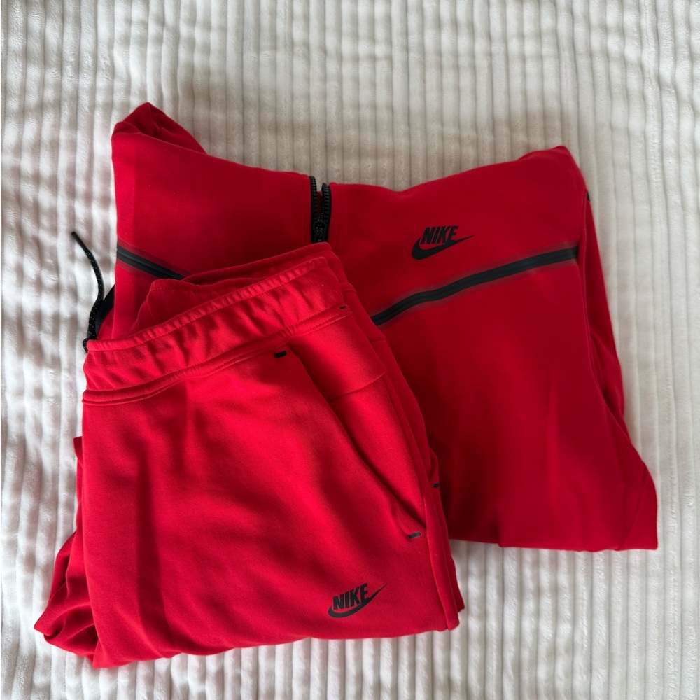 Nike Men’s Tech Fleece Suit XL Red